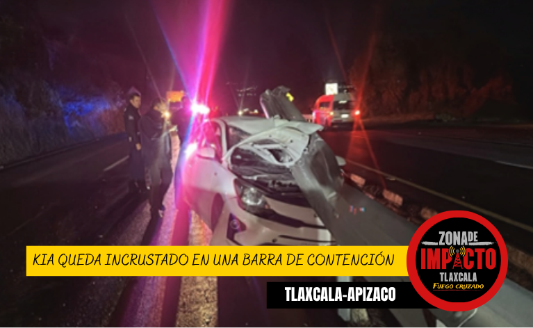 ¡DE MILAGRO! KIA QUEDA INCRUSTADO EN UNA BARRA DE CONTENCIÓN SOBRE LA TLAXCALA-APIZACO